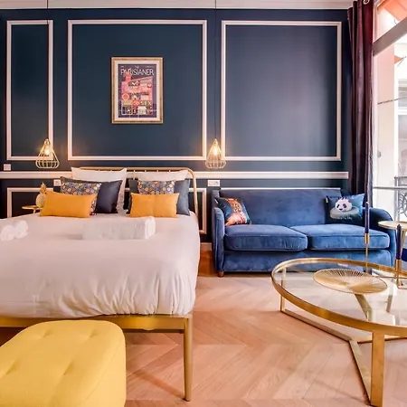 The Champs Elysees Blue Apartment *