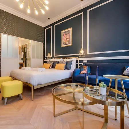 The Champs Elysees Blue Apartment *