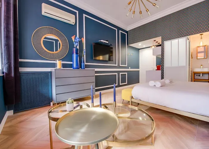 The Blue Elysee Parijs